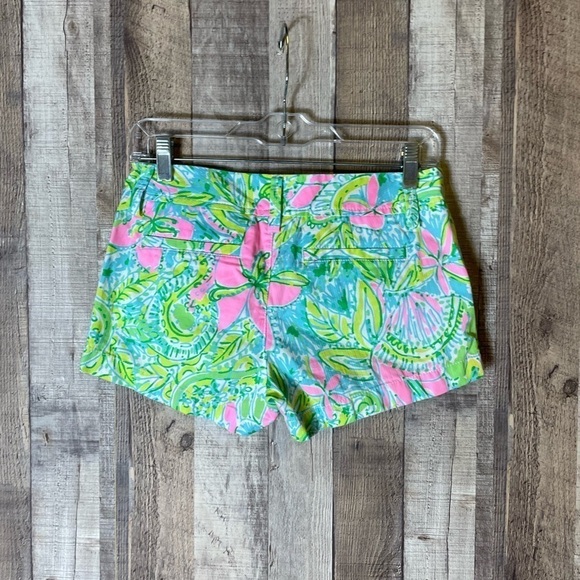 Lilly Pulitzer Walsh Short in Coconut Jungle - Picture 3 of 8